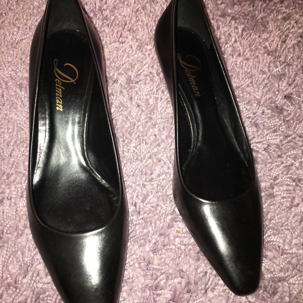Black Delman pointed heels